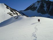 salendo verso il pendio che porta al Colle di Chardonney