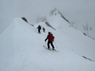 Discesa sulla cresta Est verso il colle della Marchisa