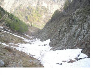 Il vallone stretto e' ridotto un po' male...laggiu' e' Tetti Trocello.
