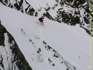 Trik a metà canale,quando la pendenza non basta lui si cerca le contropendenze più ripide