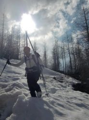 Fede non demorde nella neve marcia