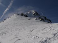 si risale la cresta a sinistra della cima