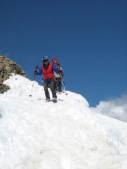 in discesa dalla cima sulla crestina finale