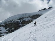 Discesa nel canale sotto il ghiacciaio