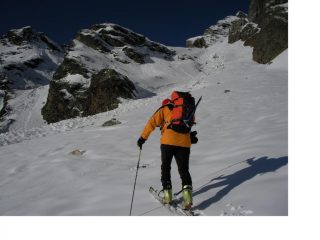 Volfango punta al canalone sulla dx...