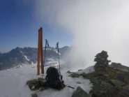 vallone intasato dalla nebbia, tranne qui..