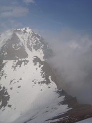 12 - Grand'Uja dalla cima a quota 2459. La distanza da percorrere ed il dislivello sono ancora notevoli. Poche tracce di sentiero...