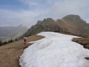 sul costone oltre il Colle Ortiga