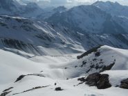 dal bivacco il tratto su neve che porta alla morena