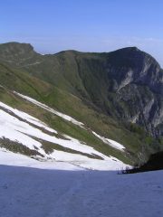 La prima parte del canale, di fronte il Colle Balur, il Monte Balur e il Monte Testas