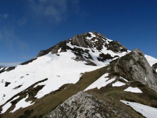 La cima vista dalle Rocche Giardina