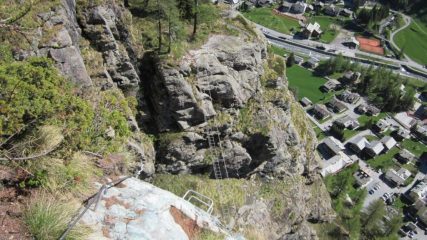 ponte tibetano visto da fine ferrata