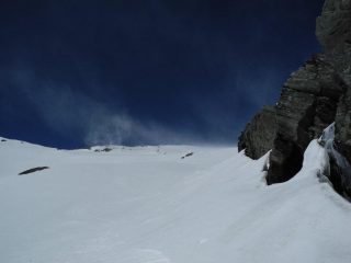bufera di neve sul colle