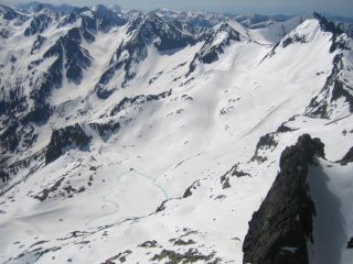 dalla cima ampio panorama e vista sui laghi di Fremamorta