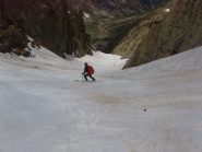 Discesa parte centrale: neve di fine stagione