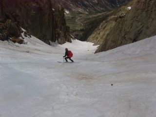 Discesa parte centrale: neve di fine stagione