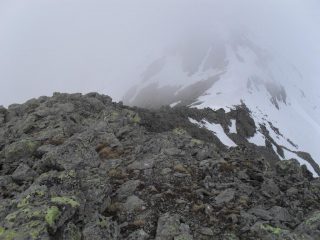 in discesa verso il colle inizia la visibilita'