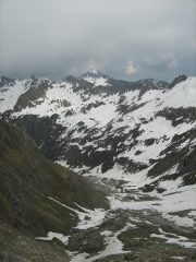 il torrente con il nevaio superato per risalire la morena