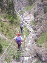 il lungo ponte tibetano