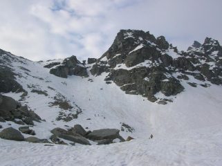 Accesso al colletto ancora discretamente innevato