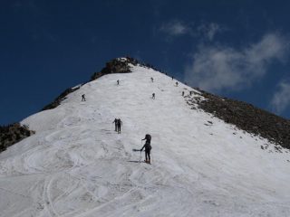 vista della vetta della Ghigliè (impraticabile la FOTO DI VETTA per l'affollamento)