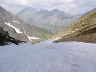 Scendendo nel Vallone del Lausetto, a quota 2100, quasi alla fine del nevaio