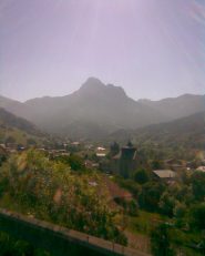 Arrivando a Bernex, la cima chiude la valle