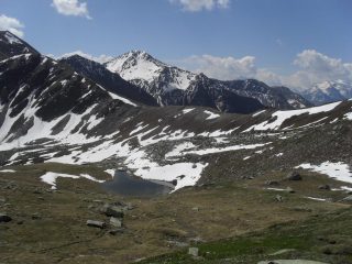 in discesa verso il laghetto ed il colle Citrin