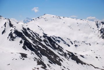 la foto è di martedì, ma il pendio N del Gran Qeyron è esattamente nelle stesse condizioni