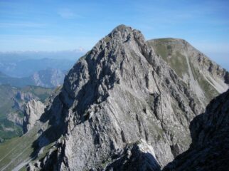 Il Servatun a dx dalla cresta all'Aiera