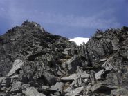 vicinissimo alla vetta sugli ultimi sfasciumi di creste