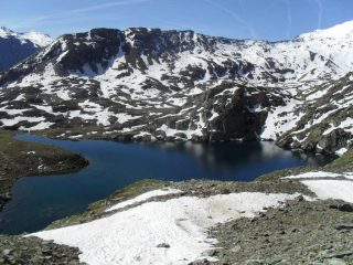 spettacolare vista del lago dalle prime balze verso il colle