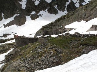 Le casemre con la caratteristica prua di nave