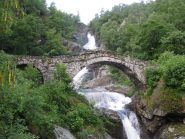 Il ponte a schiena d'asino sul rio