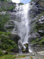La cascata in tutta la sua bellezza