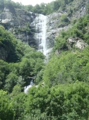 cascatone da 120 m visibile dalla strada