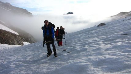 salendo verso la quota 2700 m. al di sopra delle nuvole ! (12-6-2011)