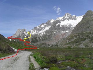 Giro delle Pyramid Calcaires,in rosso la salita,in giallo la discesa al rifugio chiudendo l'anello