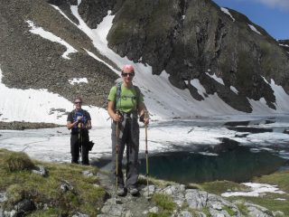 l'arrivo al Lago Liconi ancora parzialmente ghiacciato