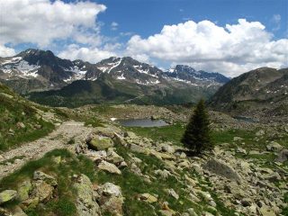 Lago di Sant'Anna e dietro Testa Gias dei Laghi, Monte Aver, Lombarda...