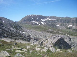 la strada che porta al Colle della Lombarda