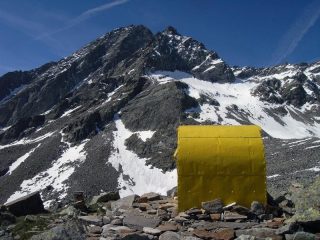 Bivacco Revelli, sfondo Punta Gialin