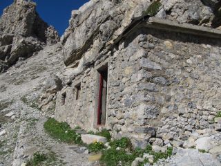 Vista del passo Desertes dal bivacco (molto accogliente) a q. 2460 m ca.