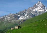 Le malghe che abbiamo erroneamente raggiunto e superato in salita da Brich