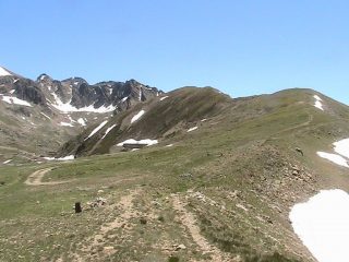 A sinistra il Colle della Lombarda