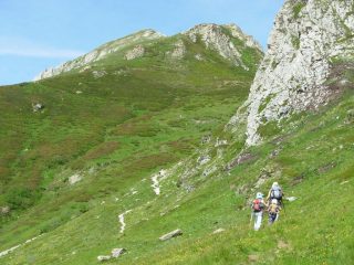 da sotto le rocche giardina si vede la meta