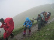 la pioggia ci ha fatto compagnia fin poco sotto il rifugio Velan