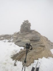 Freddo, vento e nebbia in vetta!!