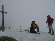 In cima con la nebbia