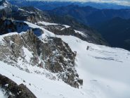 da cui si domina anche la parete EST (una cordata la sta risalendo) 